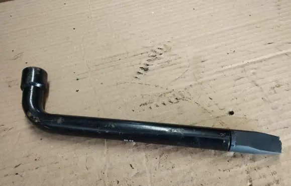 Nissan Note (E11) Wheel nut wrench 
