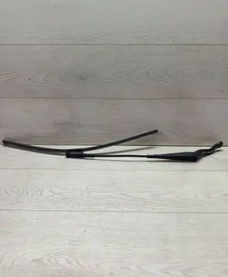 Opel Corsa E Front wiper blade arm 13284136