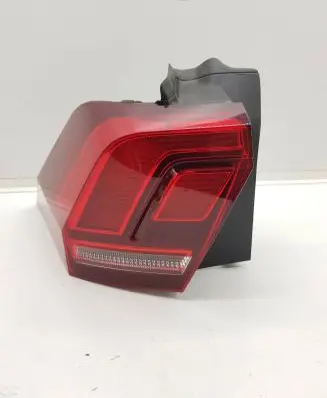 Volkswagen Tiguan Rear/tail lights 5NL945095A 00036149 2SD01326601