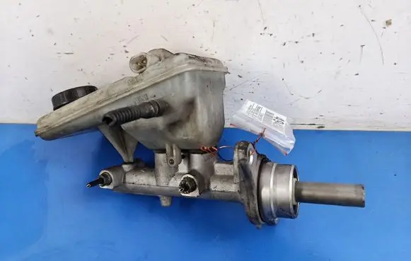 Renault Trafic II (X83) Master brake cylinder