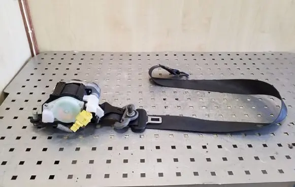 Honda CR-V Front seatbelt 81450SKN