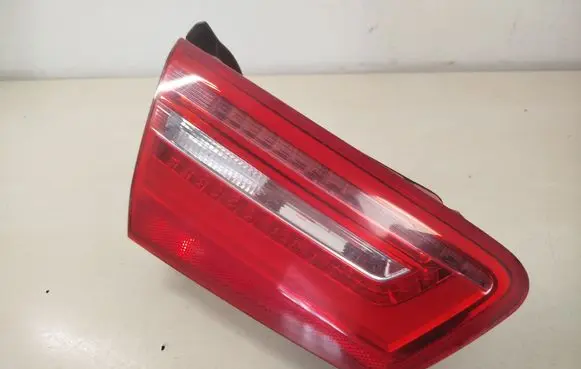 Tailgate rear/tail lights