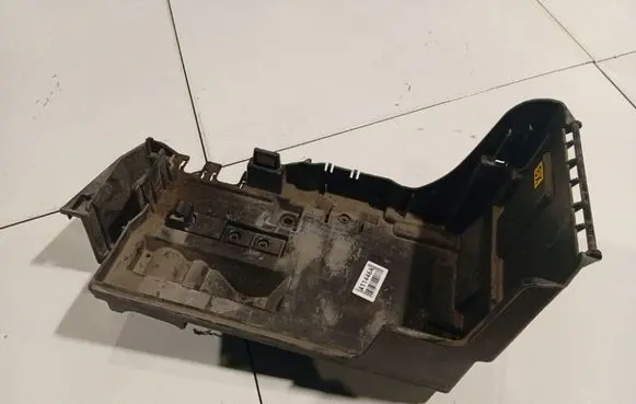 Opel Vectra C Battery box tray 13111797