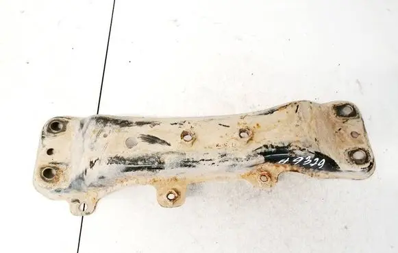 Subaru Impreza III Engine mounting bracket