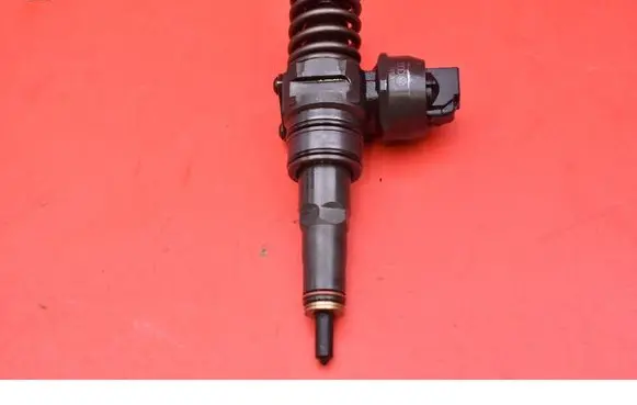 Volkswagen Golf V Fuel injector 038130073AG