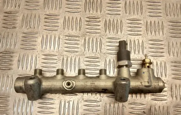 Opel Astra H Fuel main line pipe 0445214049