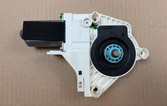 Audi A4 S4 B8 8K Front door window regulator motor 8K0959802A