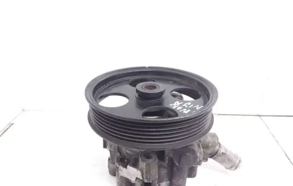 Opel Insignia A Power steering pump 55563329
