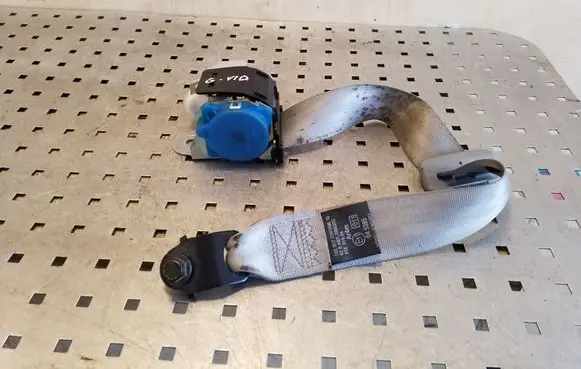 Hyundai Santa Fe Middle seatbelt (rear) 898102B910J4
