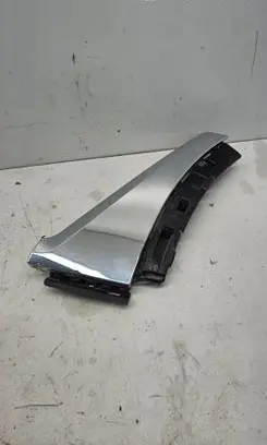 Fender trim (molding)