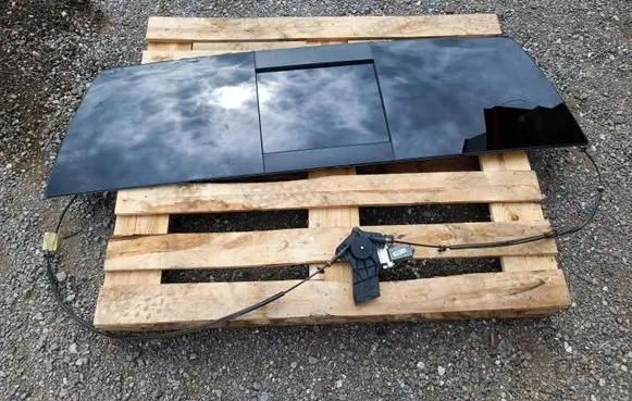 Dodge RAM Rear windscreen/windshield window 