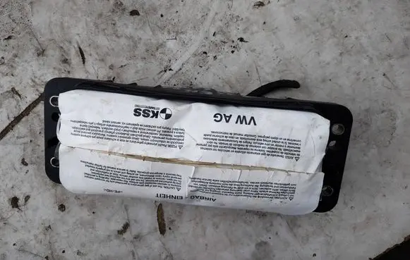 Volkswagen Golf VII Passenger airbag 8V0880204D