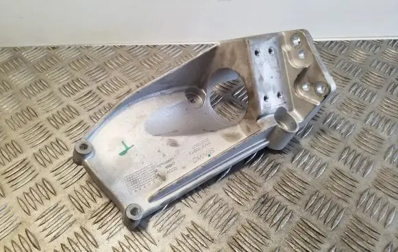 Volvo XC60 Muffler mount bracket/holder 32202602 8888783573