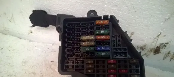 Audi A6 S6 C6 4F Fuse module 8D2941824