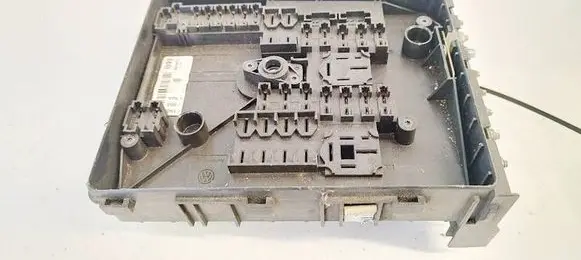 Volkswagen Touran I Fuse box set 1K0937125 1K0937125A