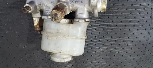 Nissan Almera N16 Master brake cylinder