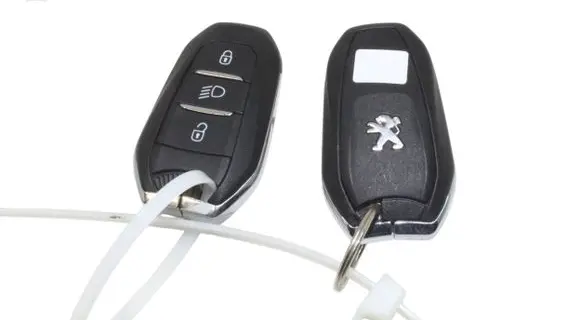 Peugeot 2008 II Ignition key/card 