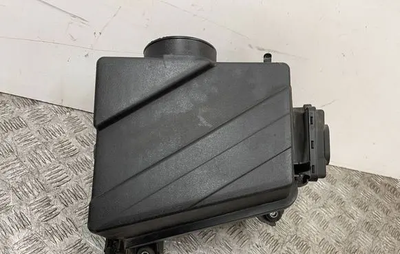 KIA Stinger Air filter box 28110J5100