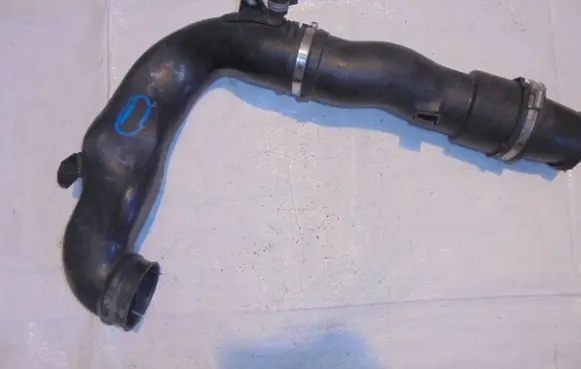 Opel Astra J Air intake hose/pipe 1039897S01