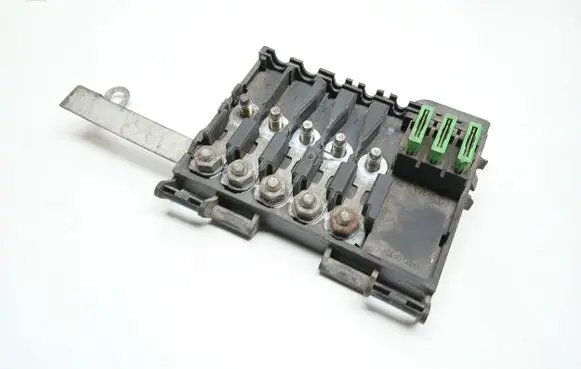 Volkswagen Golf IV Fuse module