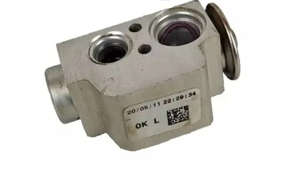 Porsche Cayenne (92A) Air conditioning (A/C) expansion valve 7P0820679A