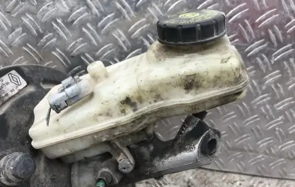 Renault Scenic II - Grand scenic II Master brake cylinder 32067111c 32067111-c
