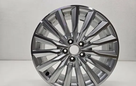 R18 alloy rim