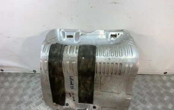 Mitsubishi Outlander IV Fuel tank bottom protection 