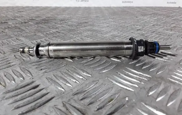 Mercedes-Benz S W222 Fuel injector A2780700687