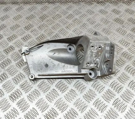 Volvo V60 Engine mounting bracket 31370633