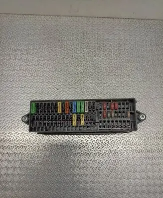 Volkswagen Golf V Fuse module 1T1937615B