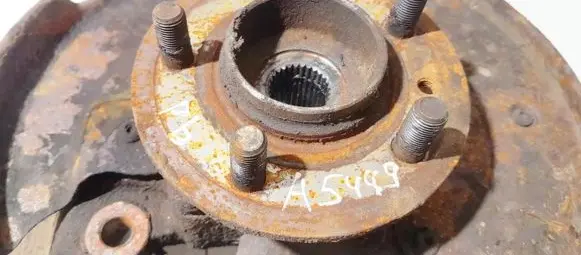 Land Rover Discovery 3 - LR3 Front wheel hub
