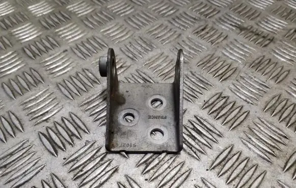 Volvo V40 Engine mounting bracket 30778785