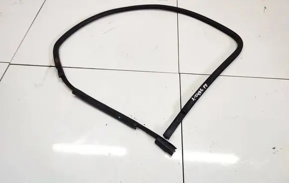 Volvo S40 Rubber seal front coupe door 