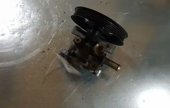 Volvo S40, V40 Power steering pump