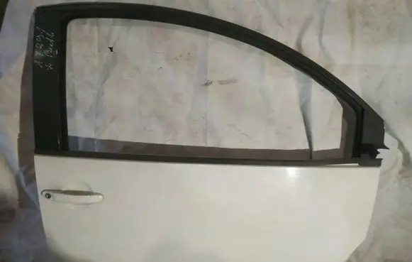 Volkswagen New Beetle Front door baltos