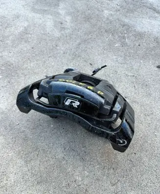 Volkswagen Golf VI Front brake caliper 6811