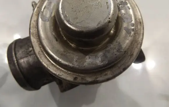 Seat Leon (1M) EGR valve 038131501E
