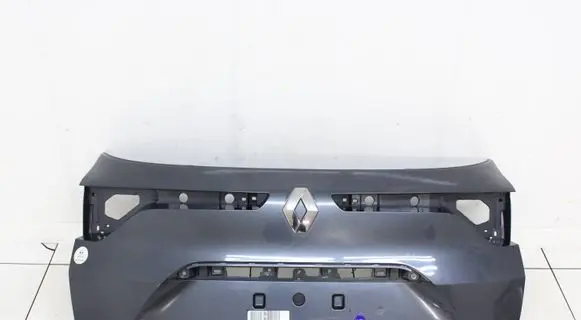 Tailgate trim