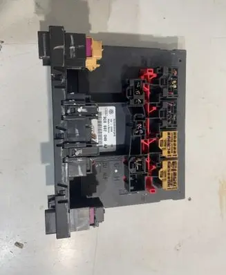 Volkswagen Golf V Comfort/convenience module 3C0937049AJ 00812357 F005V00661