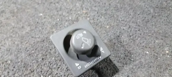 Land Rover Freelander Wing mirror switch yuh100270