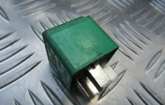 Ford Escort Other relay 93BG13A025A1B V23136-A1-X32