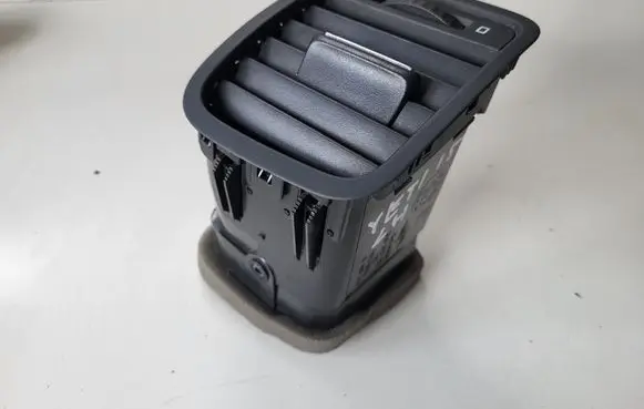 Skoda Yeti (5L) Dashboard side air vent grill/cover trim 5L0819701