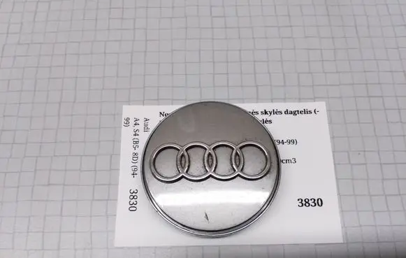Audi A4 S4 B5 8D Non-original wheel cap 