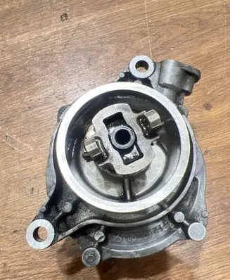 BMW 3 E90 E91 Vacuum pump 5121206