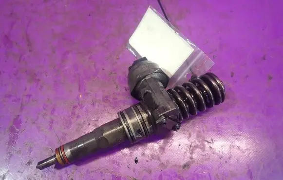 Audi A4 S4 B7 8E 8H Fuel injector
