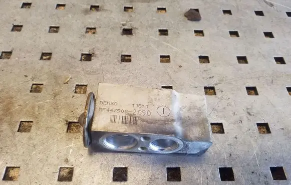Toyota Yaris Air conditioning (A/C) expansion valve 4475002090