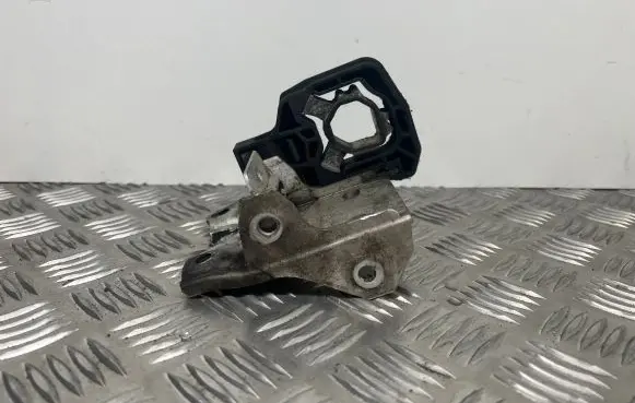 BMW 5 F10 F11 Radiator mount bracket 7186513 718651309