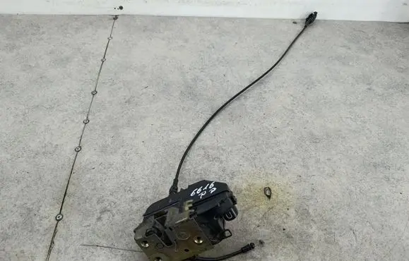 Renault Megane II Front door lock 