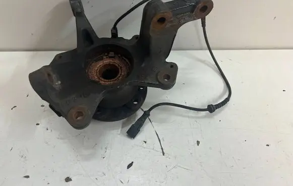 Renault Megane III Front wheel hub spindle knuckle